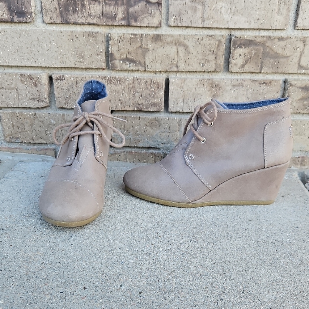Toms Taupe Lace-Up Wedge Booties